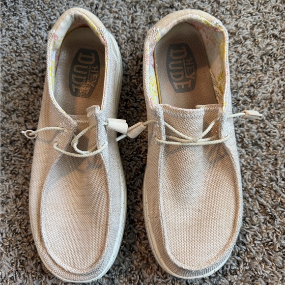 ⚡️HEY DUDE Women’s Cream Shoes - Picture 2 of 5